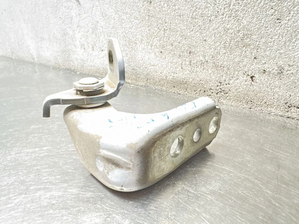 Front door upper hinge 2280122