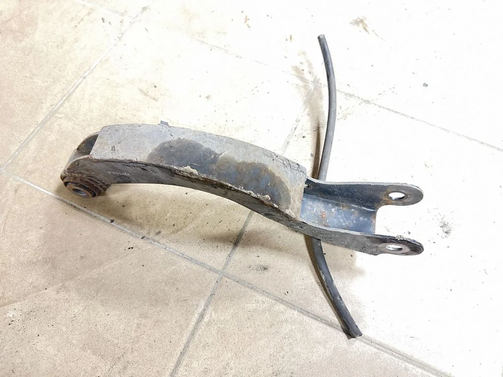Rear upper control arm/wishbone 12F16A4