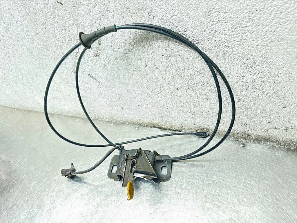 Zamek maski – Opel Zafira C (2011-2019)