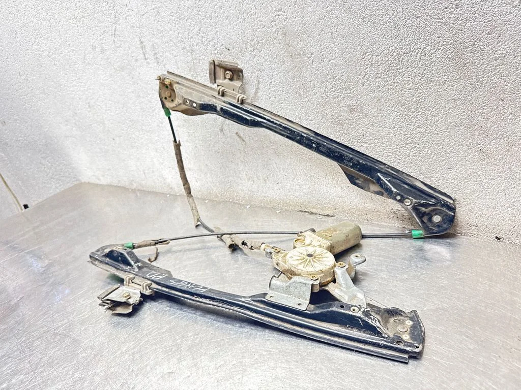 Priekšējā el. loga pacēlāja mehānisma komplekts XS4123200