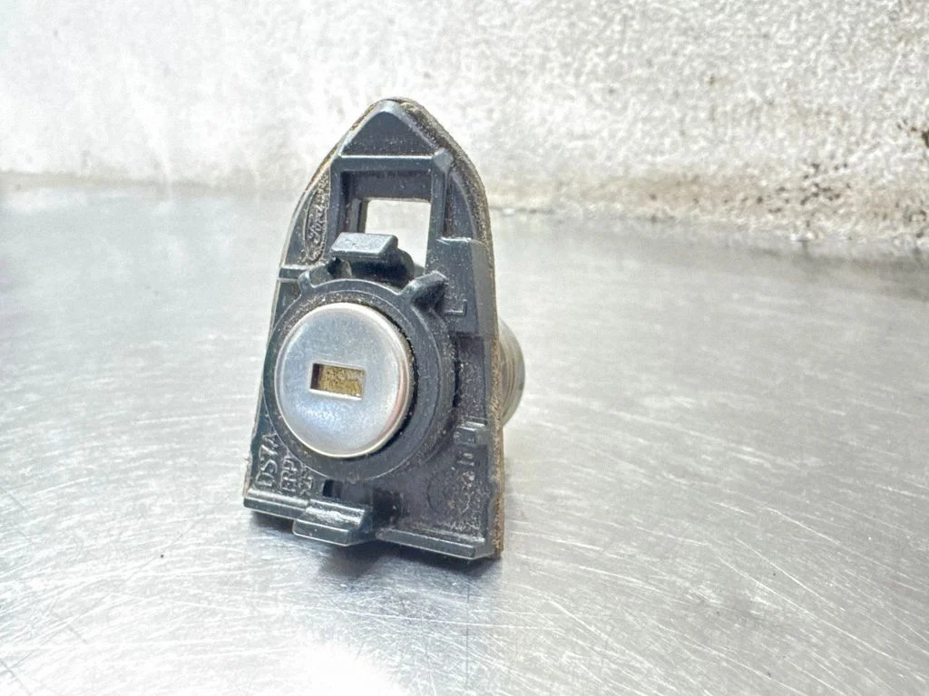 Front door lock (next to the handle) – Ford Edge II (2015-)