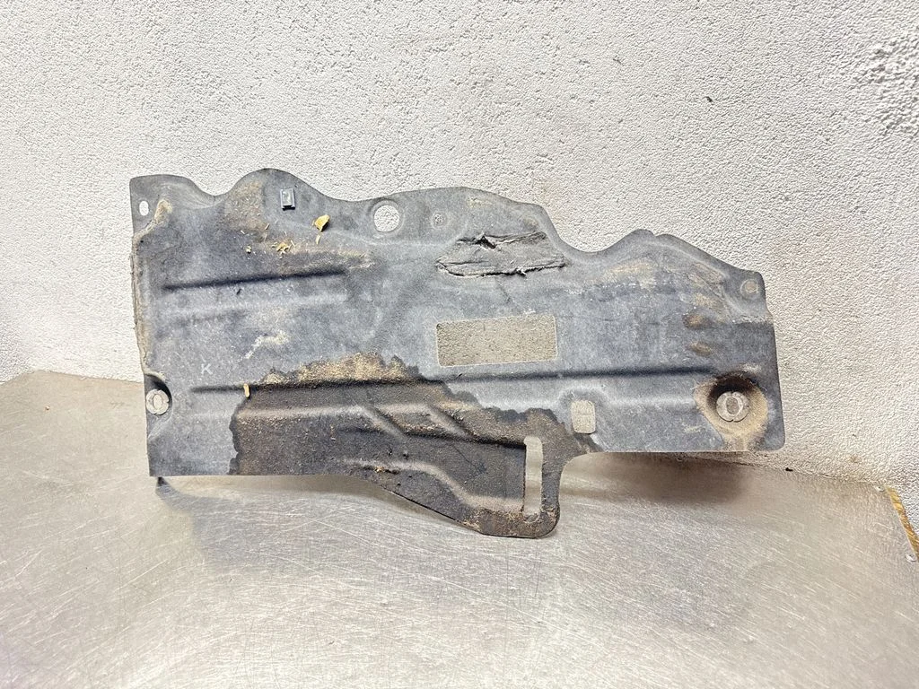 Engine splash shield/under tray FT4B6P013