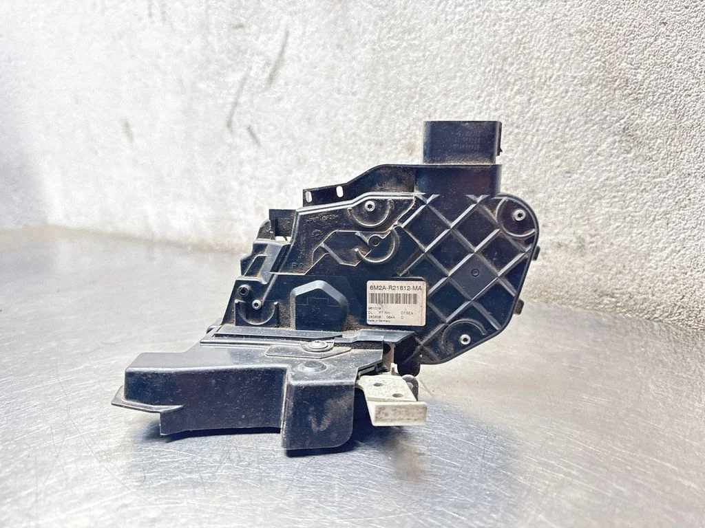 Esiukse lukk – Ford S-MAX (2006-2015)