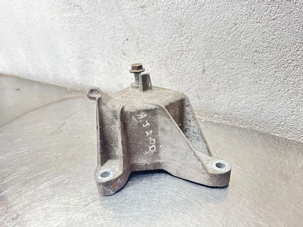Gearbox mounting bracket 13248665