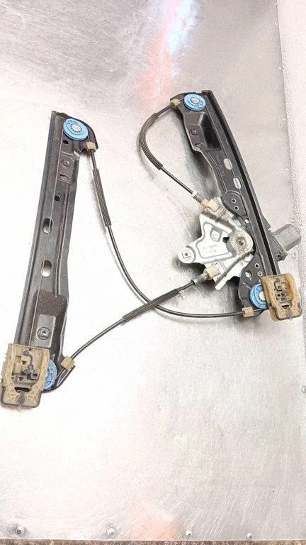 Front door window regulator with motor 965867101