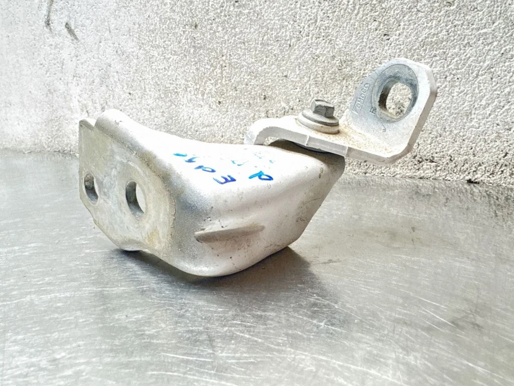 Esiukse alumine hing 2281022