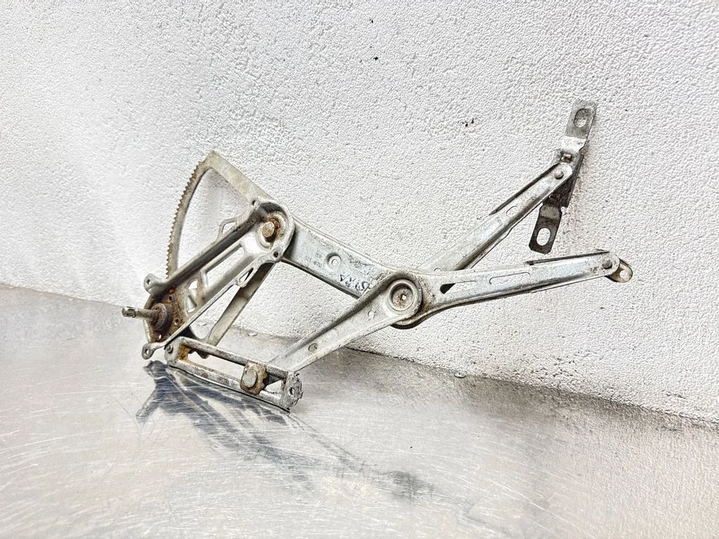Esiukse mehaaniline aknatõstuk – Opel Astra F (1992-1998)