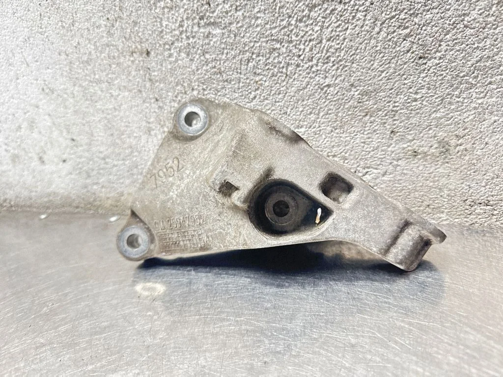 Engine mounting bracket 25947952