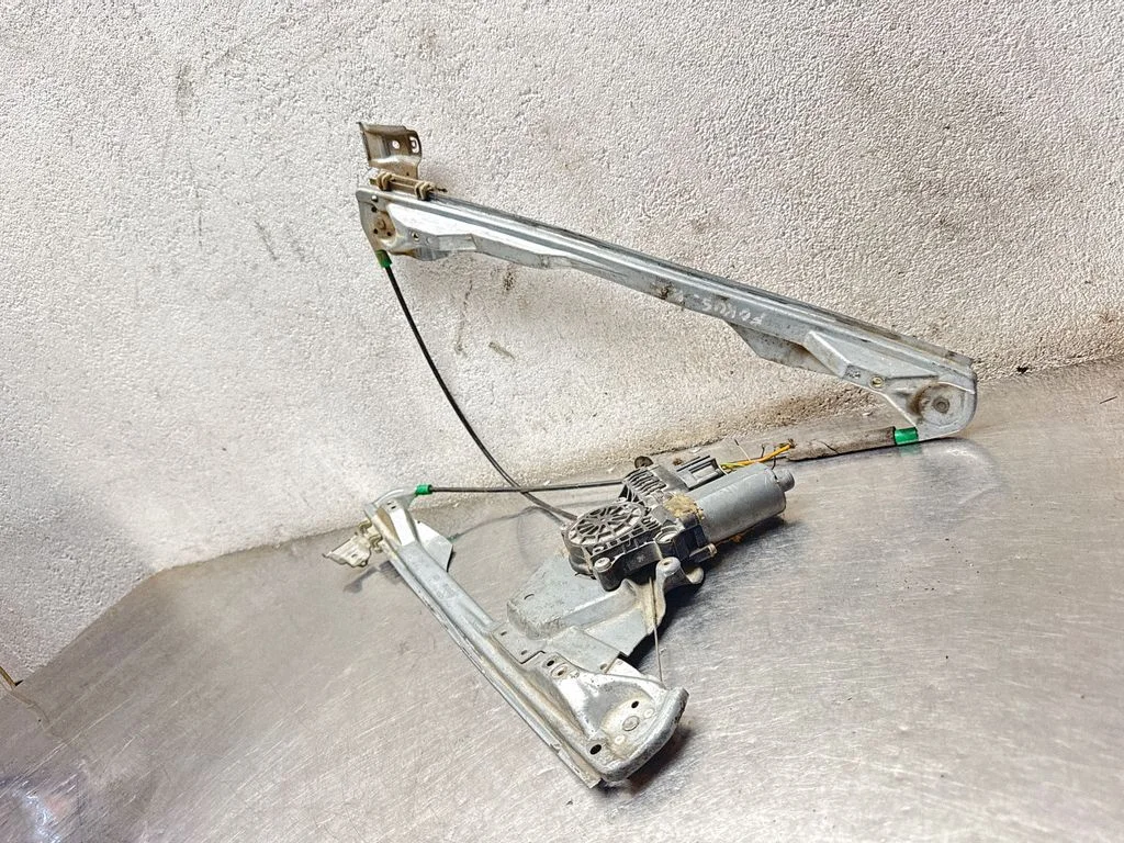Priekšējā el. loga pacēlāja mehānisma komplekts XS4123200