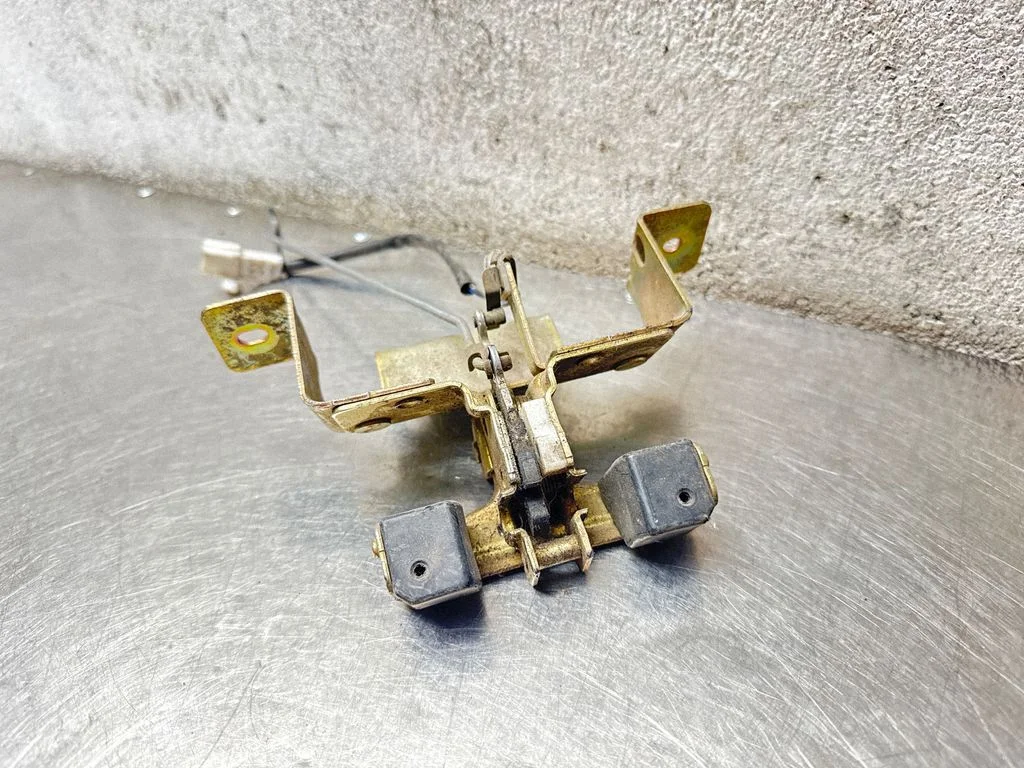 Tailgate window lock/catch/latch