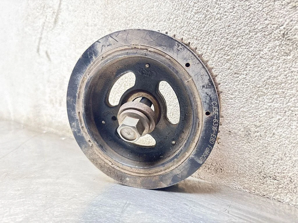 Crankshaft pulley CJ5E6316E8D