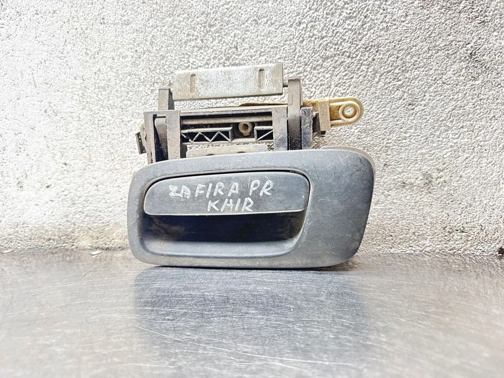 Front door exterior handle – front left