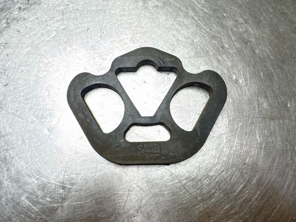 Engine mount bracket 4395489