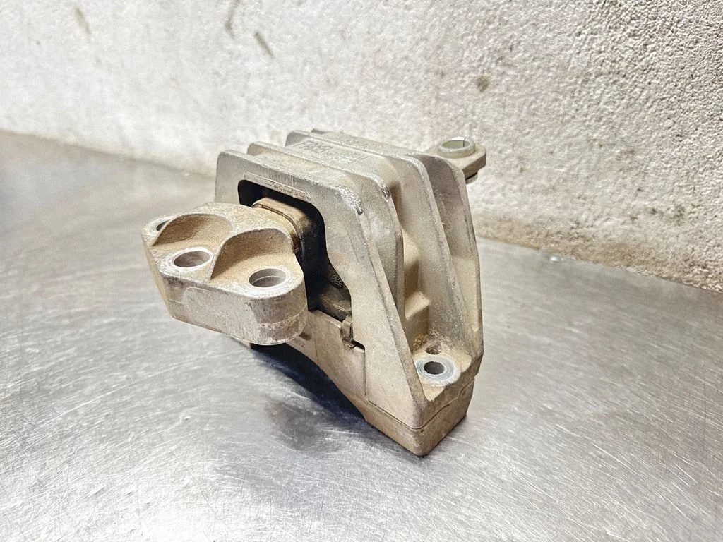 Engine mount bracket 12766011