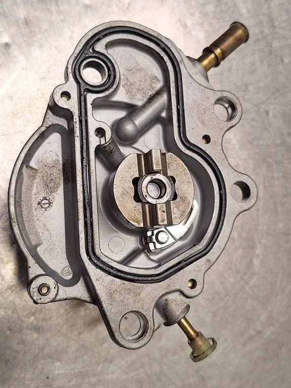 Vacuum pump – Saab 9-5 (1998-2005)