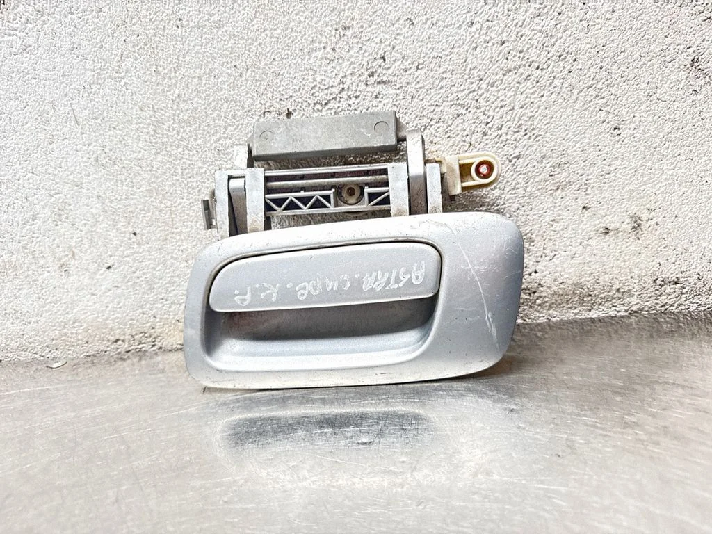 Front door exterior handle – front left