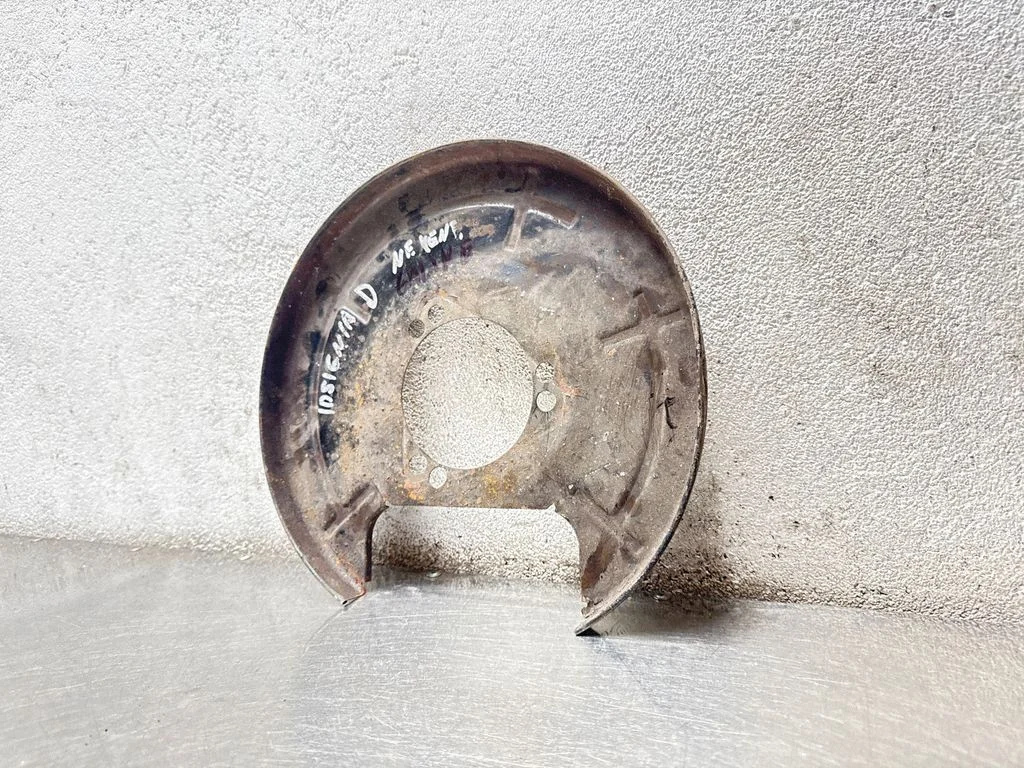 Rear brake disc plate dust cover