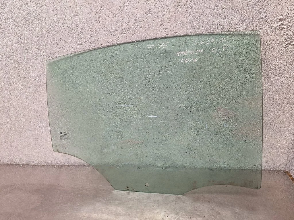Rear door window glass DOT747M540AS2