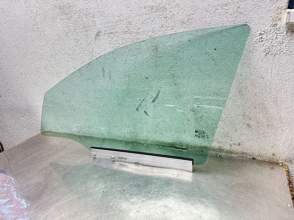 Front door window glass four-door – Opel Astra H (2004-2012)
