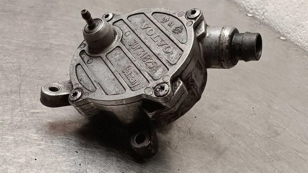 Vacuum pump 30731825