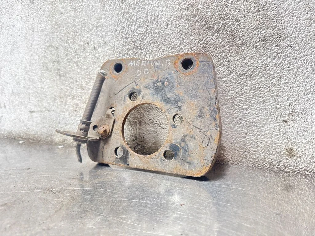 Piduriklotside hoidik/kandur (tagumine) – Opel Meriva B (2010-2016)