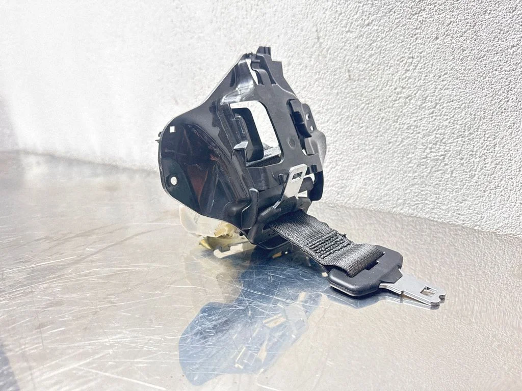 Vidējā drošības josta (aizmugurē) 34083026D