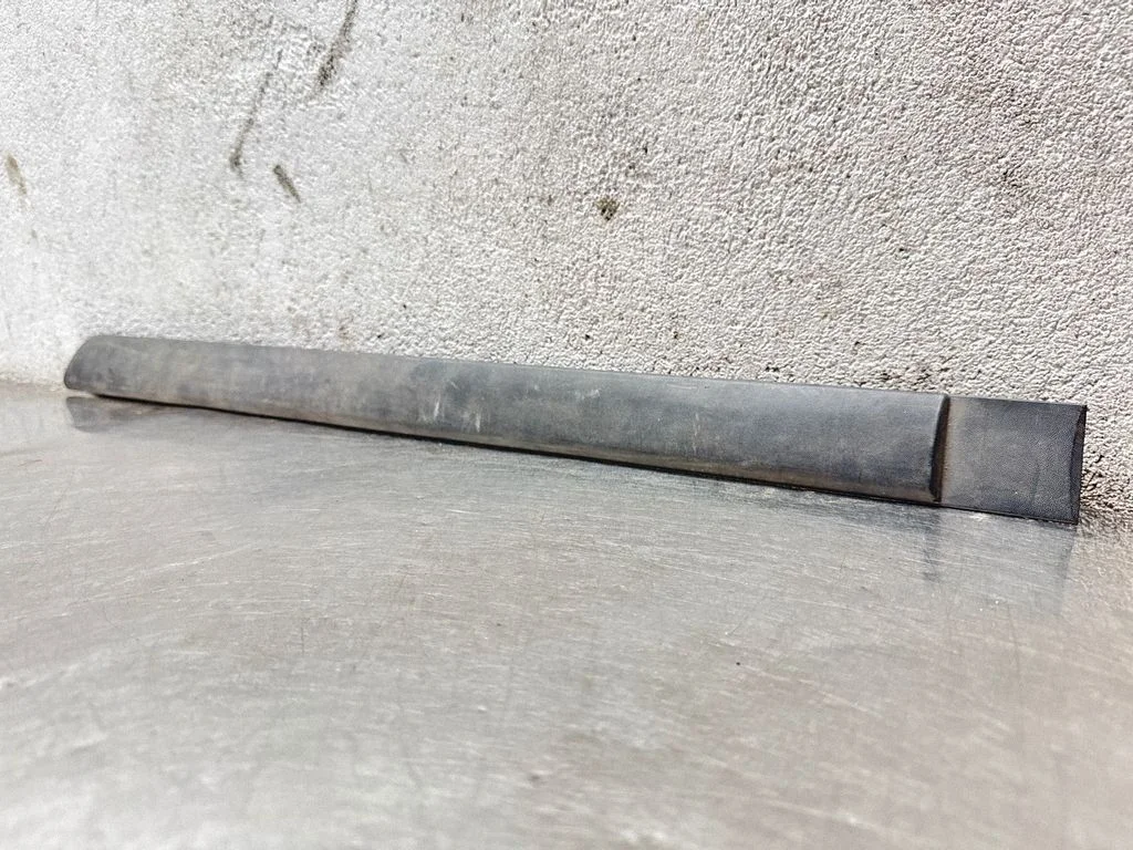 Tagaukse liist (mold) – Opel Astra H (2004-2012)