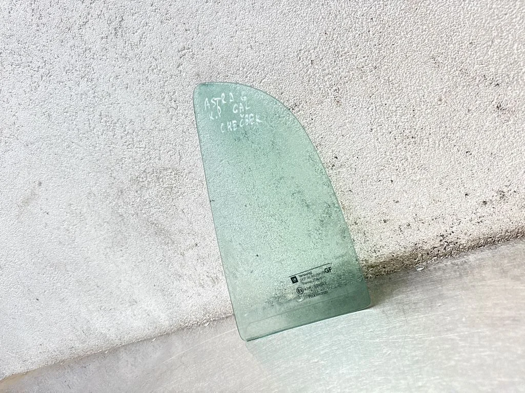 Rear vent window glass – Opel Astra G (1998-2009)