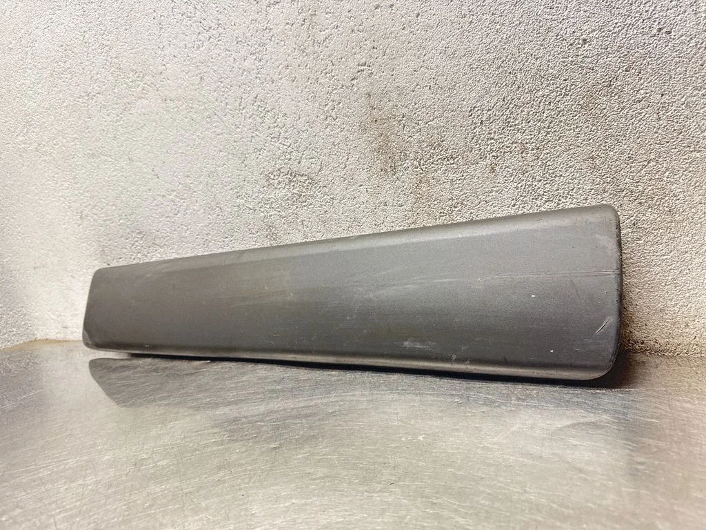 Esiukse liist (mold) – Opel Vivaro (2001-2014)