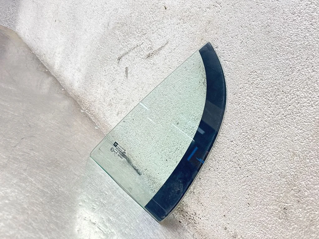 Rear vent window glass – Opel Vectra C (2005-2009)