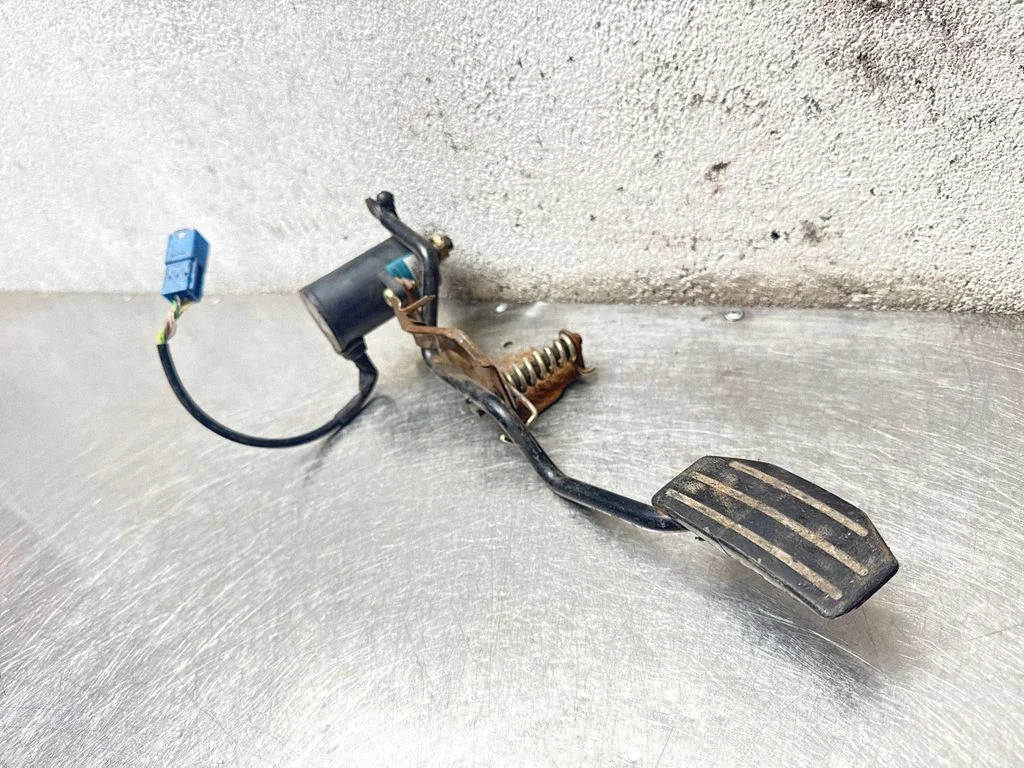 Accelerator throttle pedal – Opel Frontera B (1998-2004)