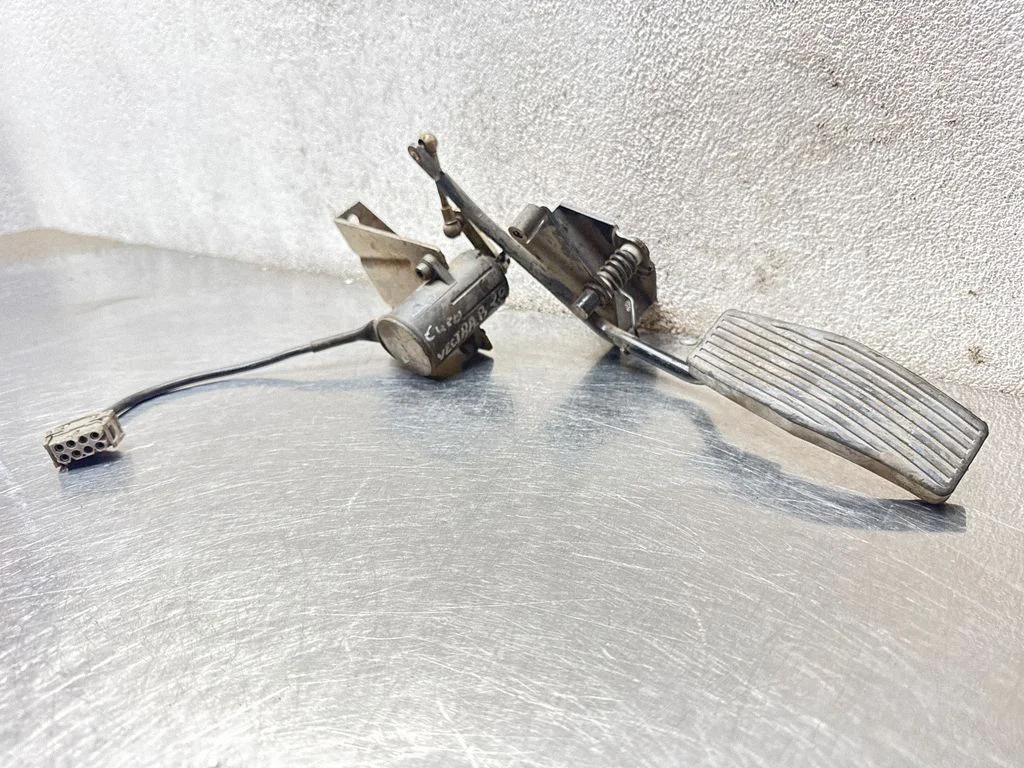 Accelerator throttle pedal 0205001042