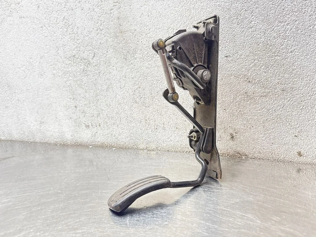 Accelerator throttle pedal – Renault Trafic II (X83) (2001-2014)