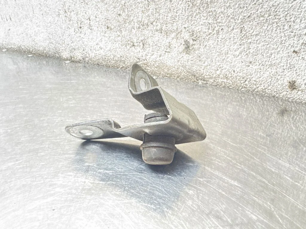Radiaatori tugipaneeli klamber – Opel Insignia A (2008-2017)