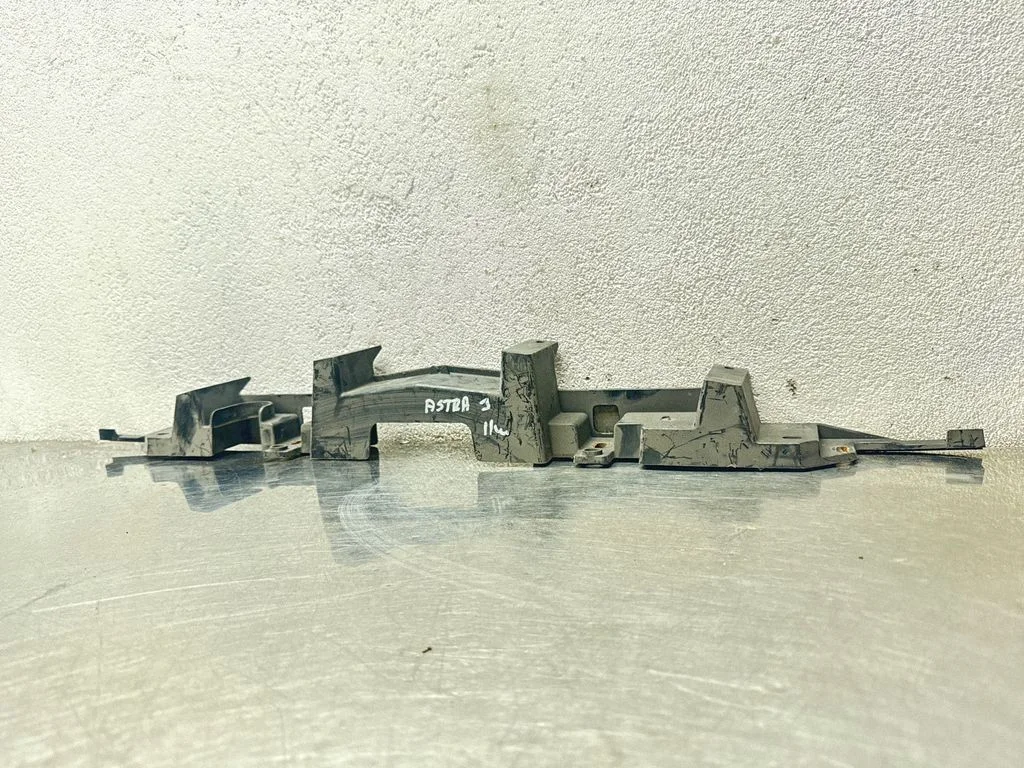 Radiator support slam panel bracket 13264478