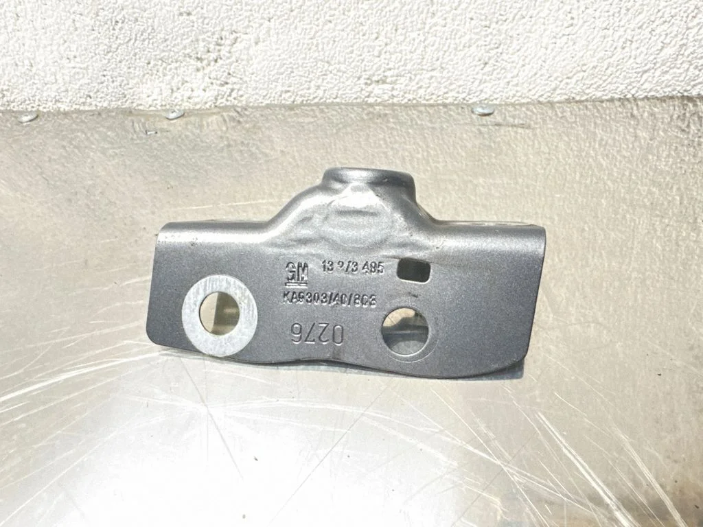 Radiatoru paneļa kronšteins 13273495
