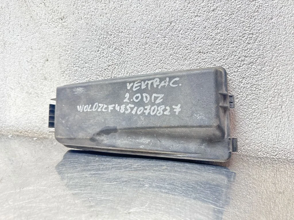 Kaitsmekarbi kaas – Opel Vectra C (2005-2009)