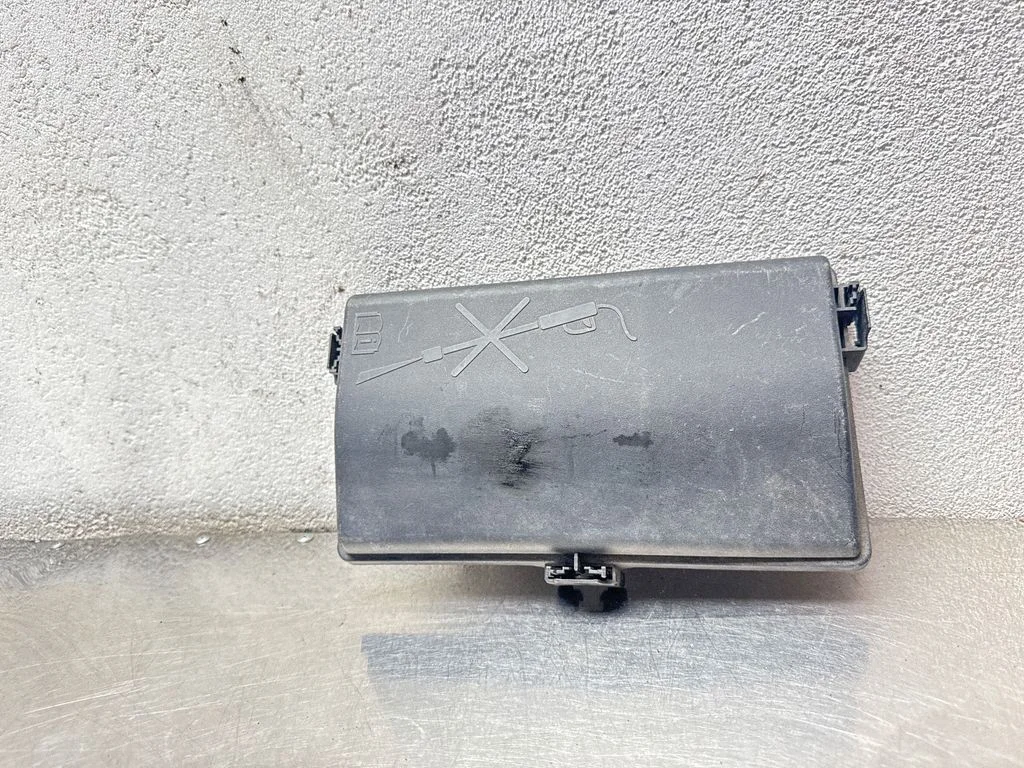 Fuse box cover 13222784