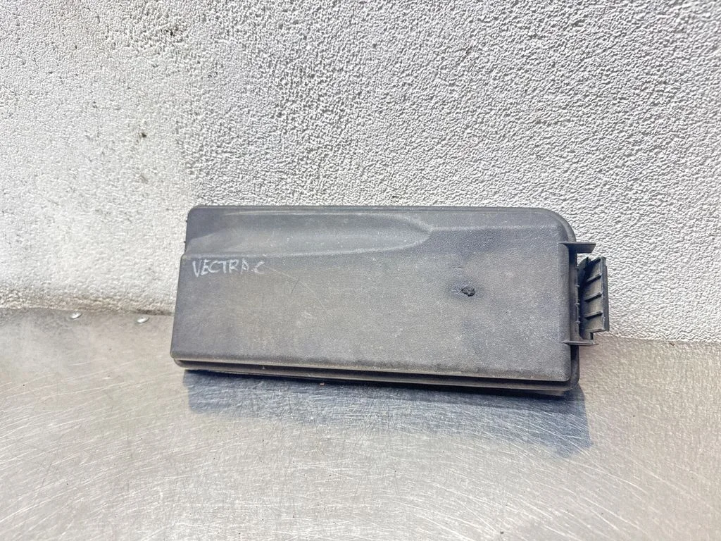 Pokrywa skrzynki bezpieczników 24438039