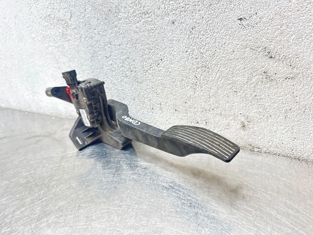 Accelerator throttle pedal – Opel Combo C (2001-2011)