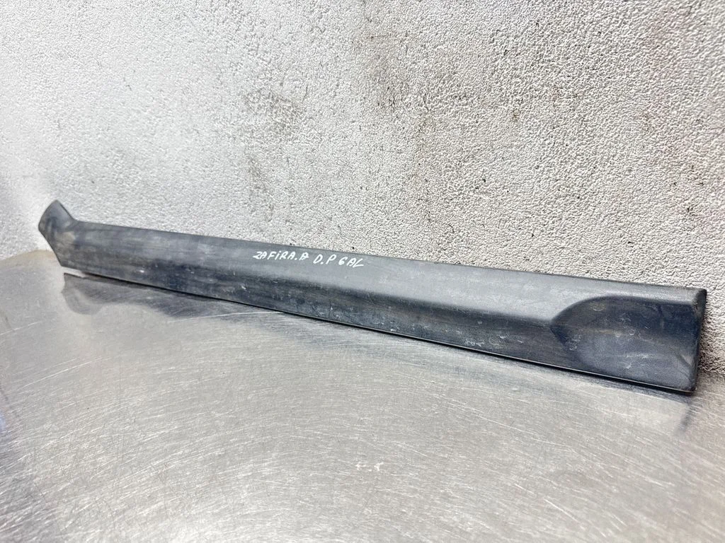 Listwa drzwi tylnych 024416506