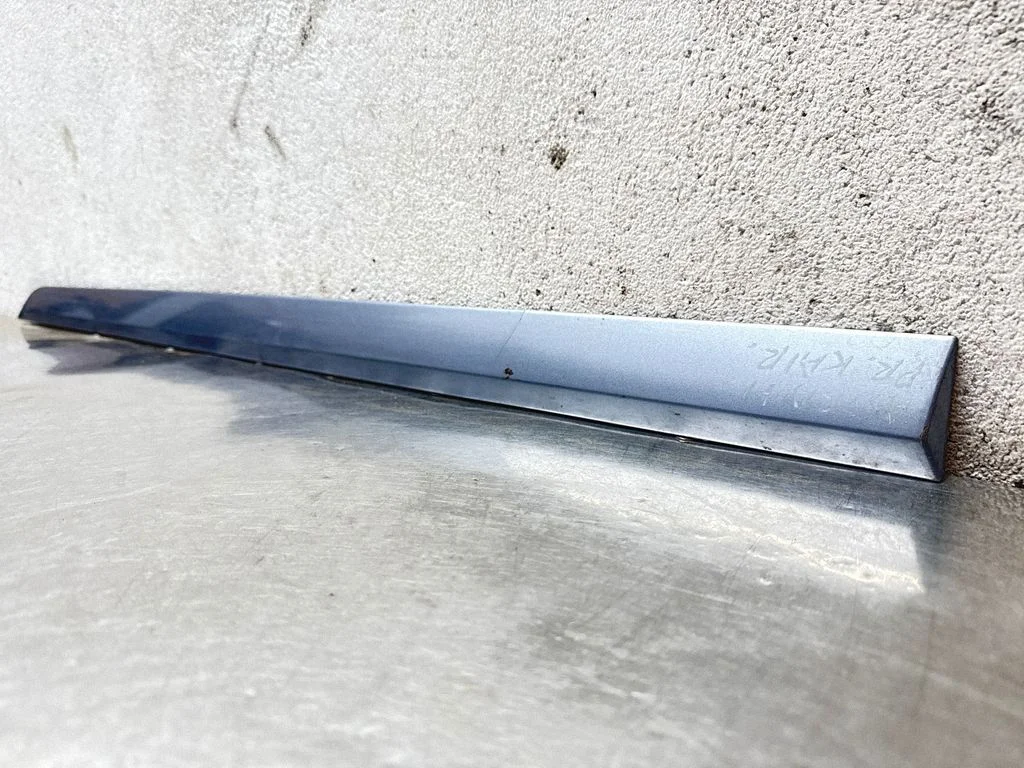 Front door trim (molding) – Opel Astra H (2004-2012)