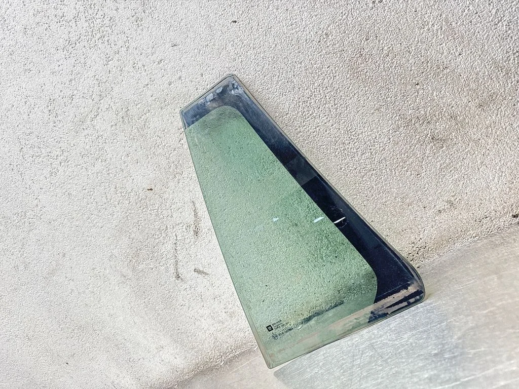 Rear vent window glass – Opel Vectra C (2002-2005)