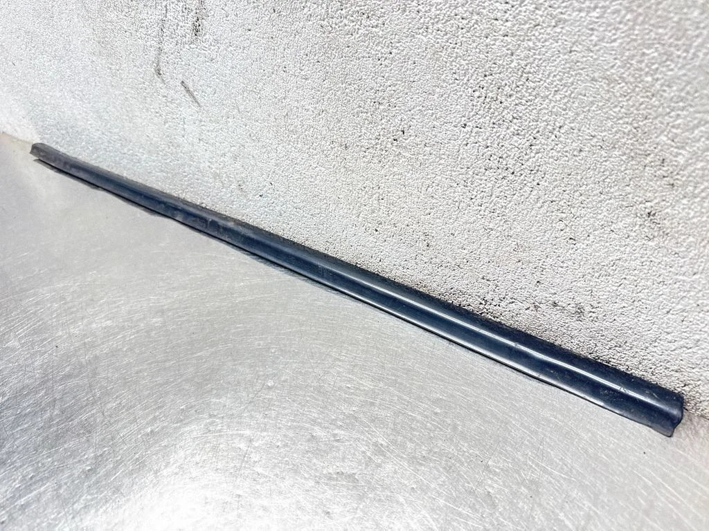 Front door trim (molding) 4857488