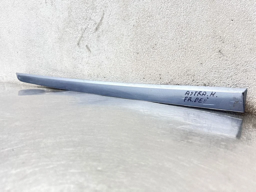 Front door trim (molding) 24461093