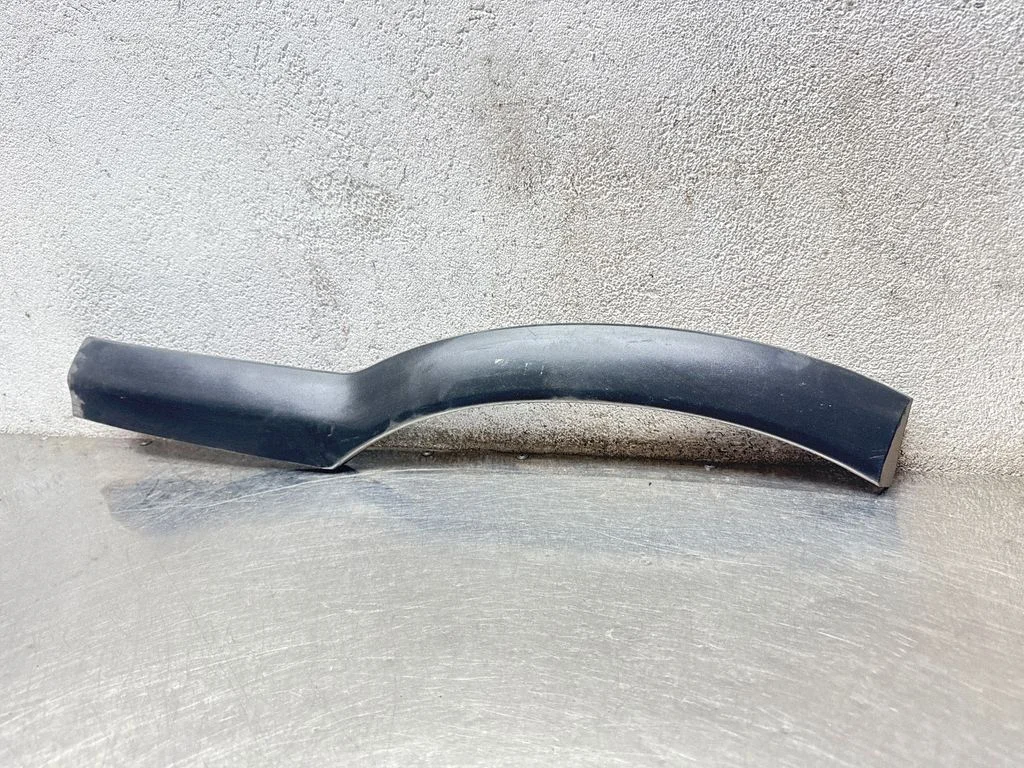 Rear arch trim 024416511