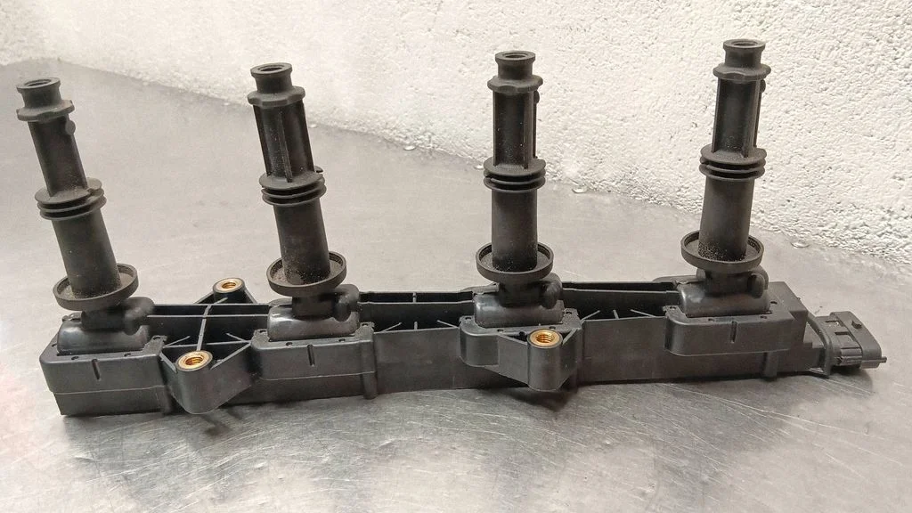 High voltage ignition coil