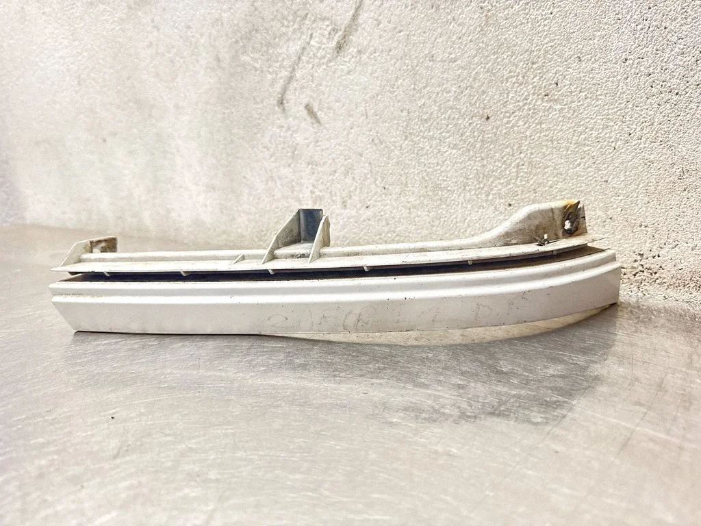 Under headlight/headlamp trim 90580652