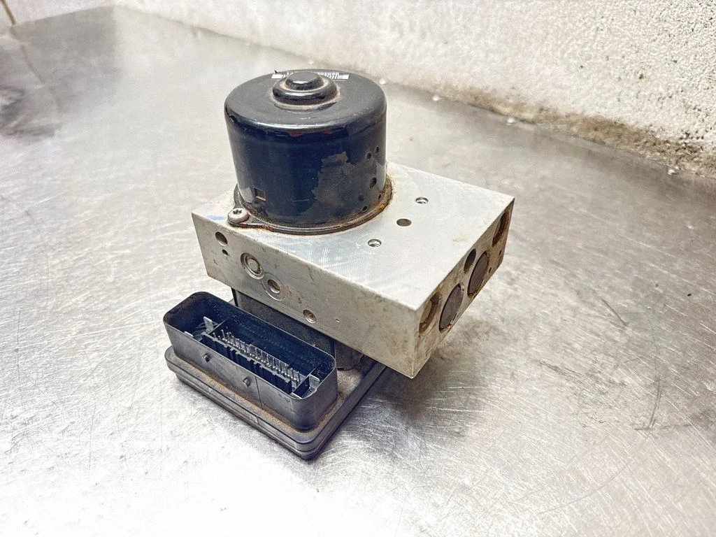 ABS block – Volvo S60 (2005-2010)