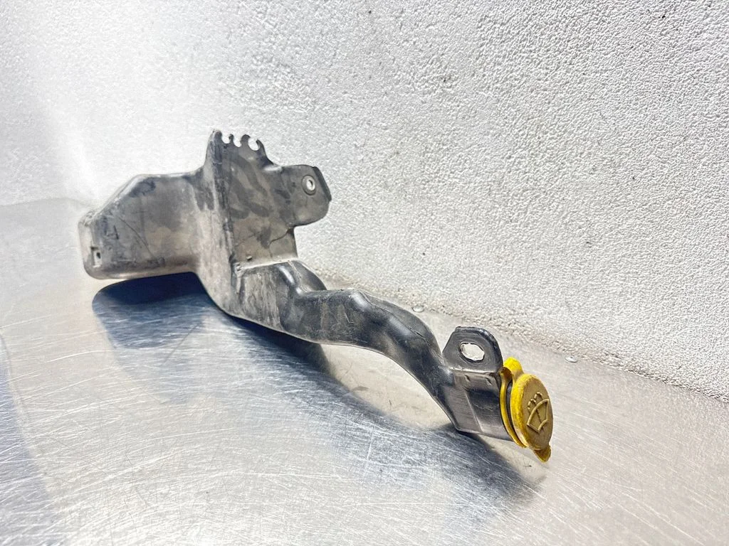 Windshield washer fluid reservoir/tank